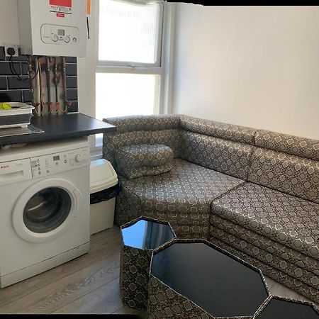 Beautiful Hoe Street First Floor One Bedroom Apartment B Walthamstow Лондон Экстерьер фото