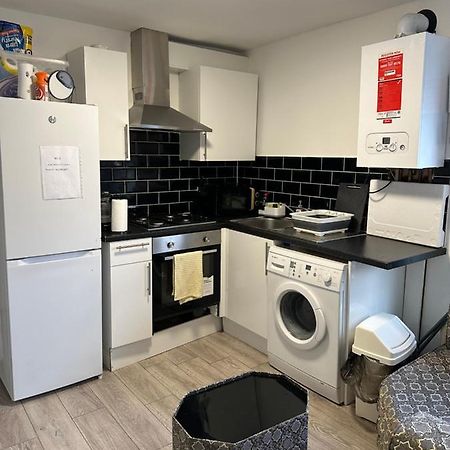 Beautiful Hoe Street First Floor One Bedroom Apartment B Walthamstow Лондон Экстерьер фото