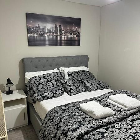 Beautiful Hoe Street First Floor One Bedroom Apartment B Walthamstow Лондон Экстерьер фото