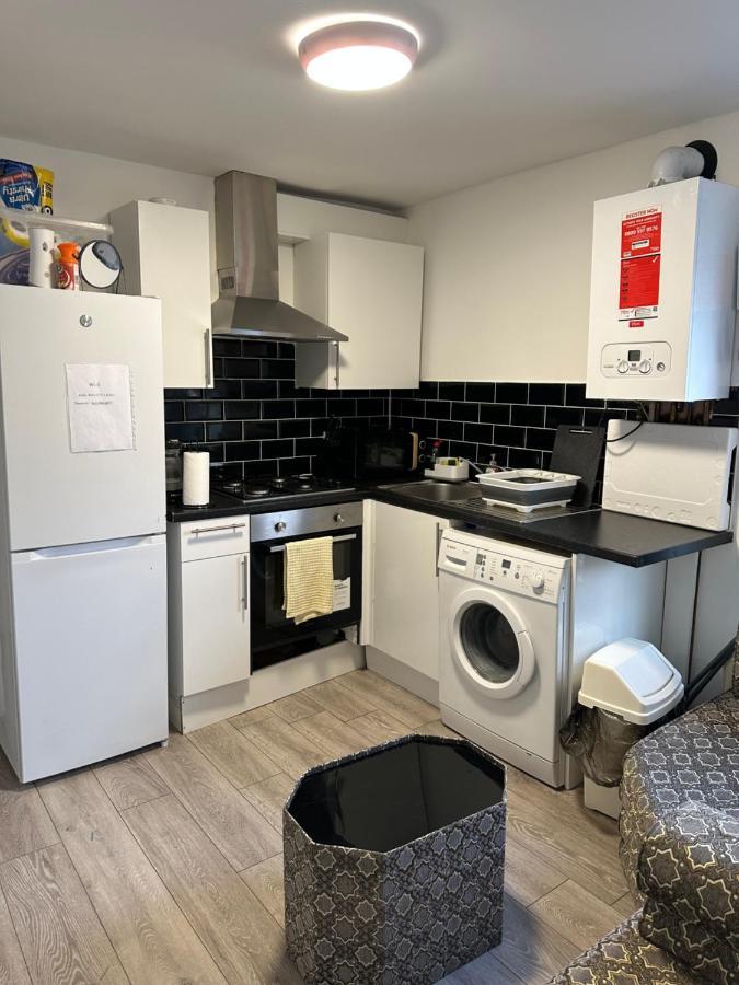 Beautiful Hoe Street First Floor One Bedroom Apartment B Walthamstow Лондон Экстерьер фото