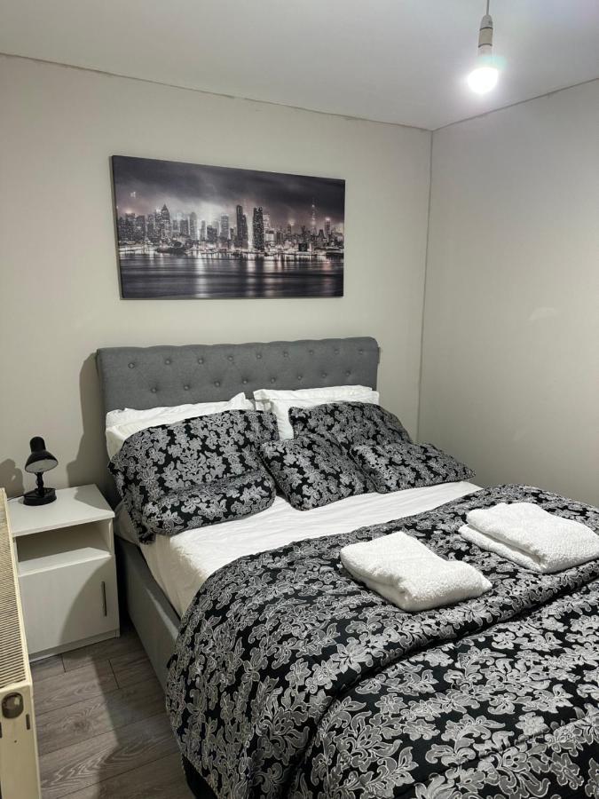 Beautiful Hoe Street First Floor One Bedroom Apartment B Walthamstow Лондон Экстерьер фото