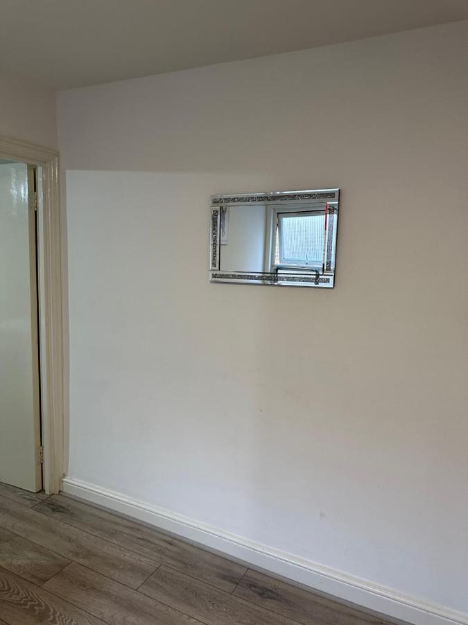Beautiful Hoe Street First Floor One Bedroom Apartment B Walthamstow Лондон Экстерьер фото